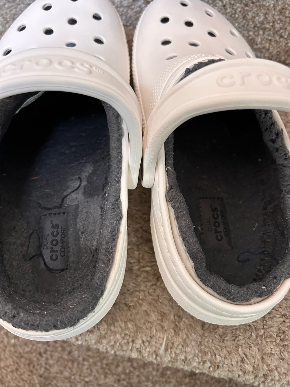CROCS Classic Fleece Lined Clogs. White and Grey. W7. M5. EUC. Comfort. Lounge - Picture 3 of 6